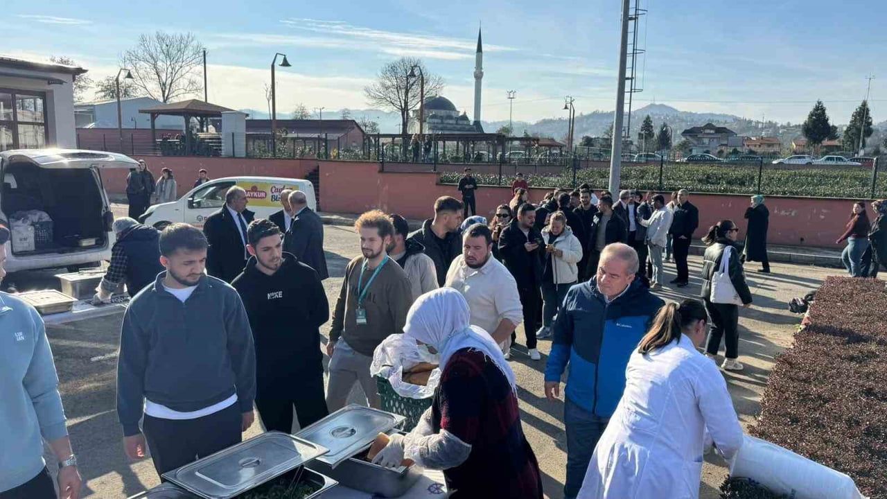 Üniversitede hamsi festivaliyle sınav öncesi moral