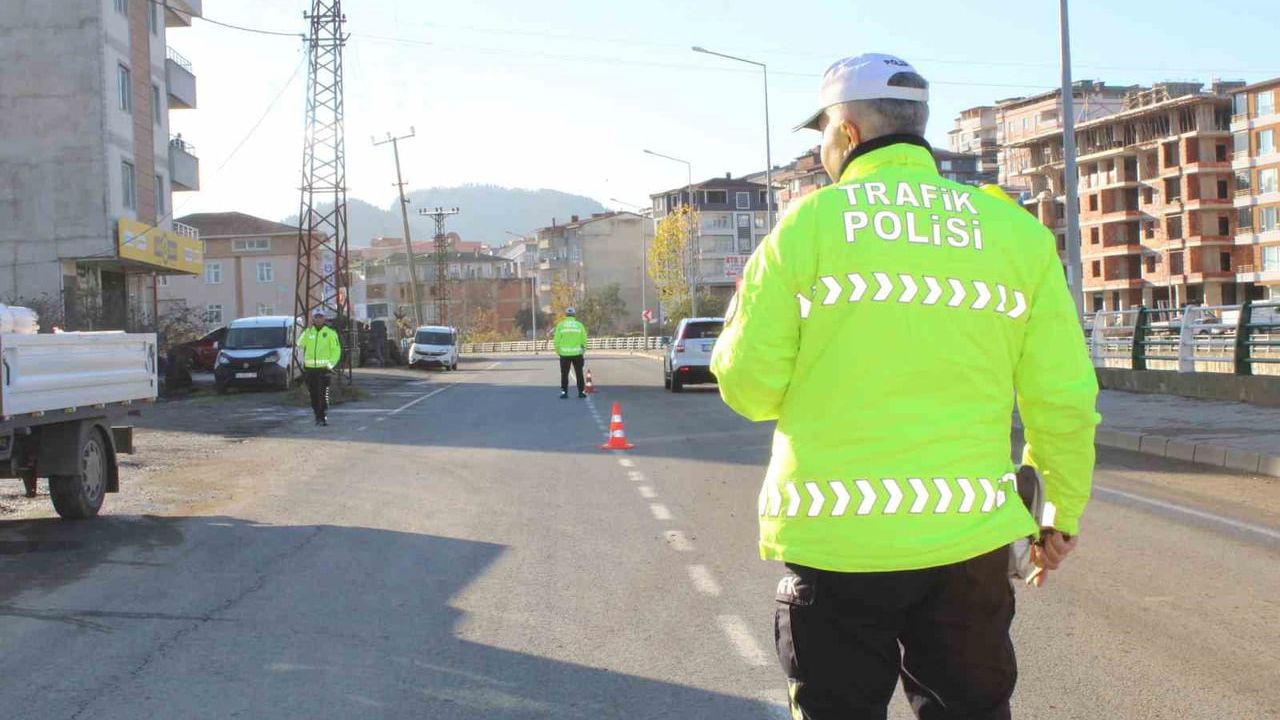 Ünye'de trafik denetimlerinde 59.381 TL ceza kesildi