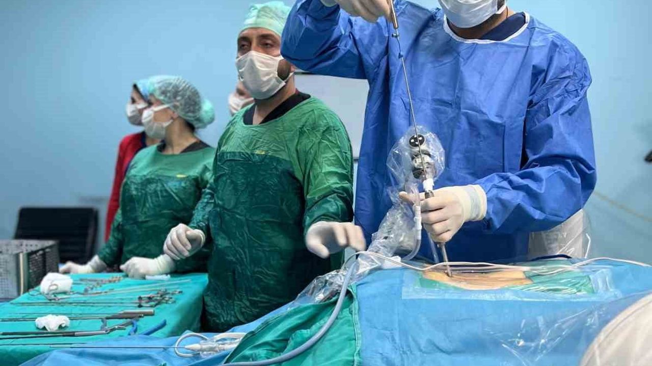 Uşak'ta Canlı Endoskopik Diskektomi ve Nöroşirurji Buluşması