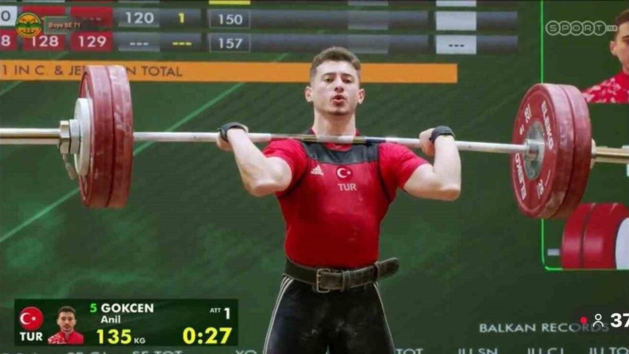 Uşak Üniversitesi öğrencisi Anıl Gökçen Balkan Şampiyonası’nda gümüş madalya kazandı