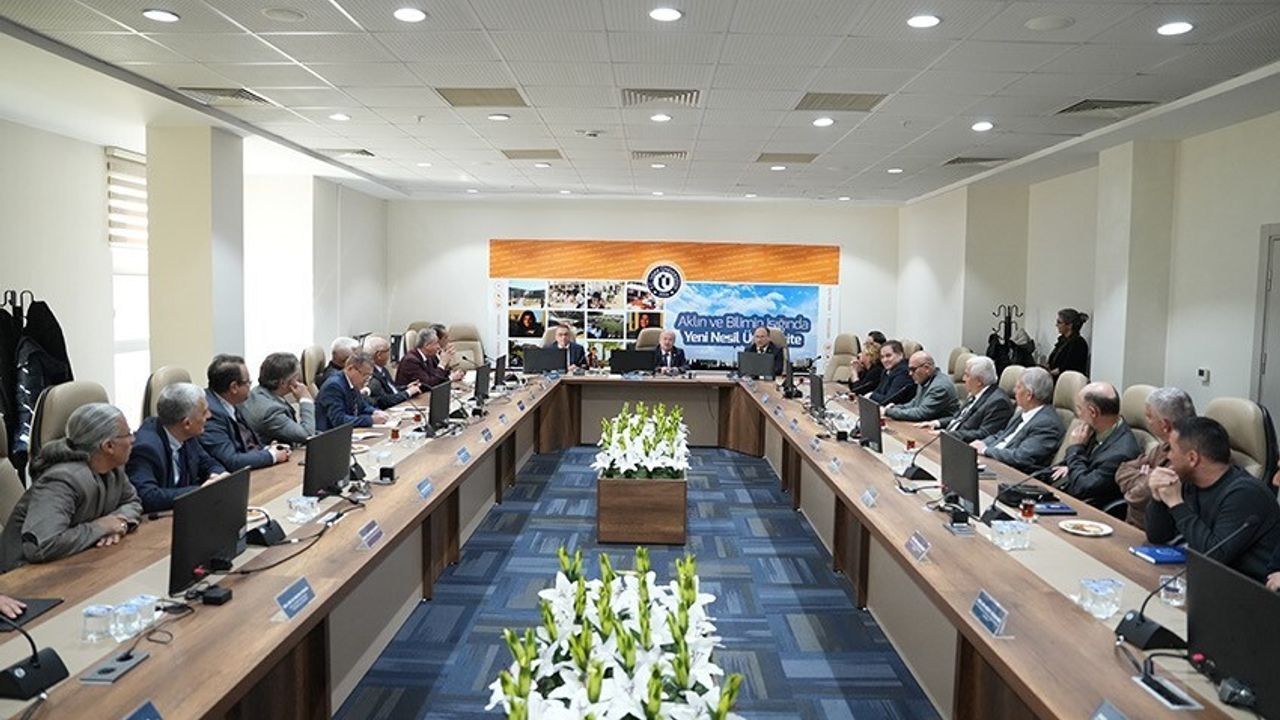 Uşak Üniversitesi Rektörü Prof. Dr. Ahmet Demir senato üyeleriyle buluştu