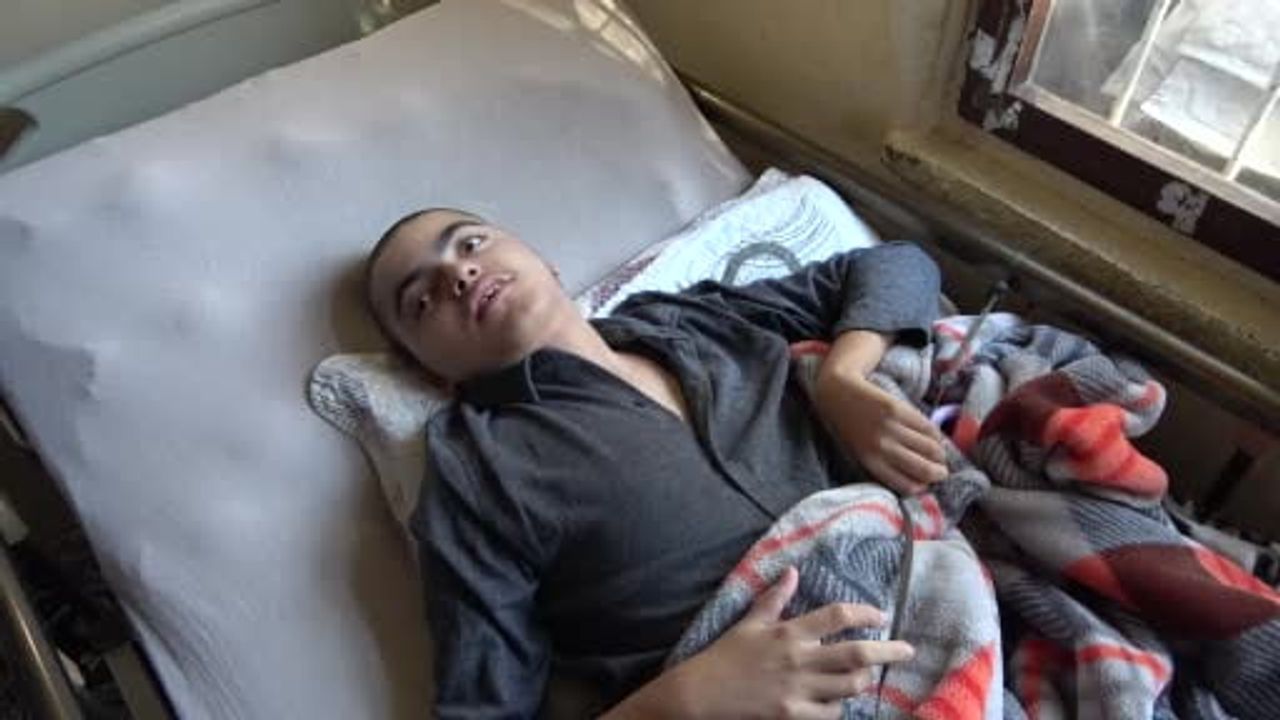 Üvey baba hamallık yapıp 40 bin TL'ye raylı asansör kurdu, Tunahan okula çıkabiliyor