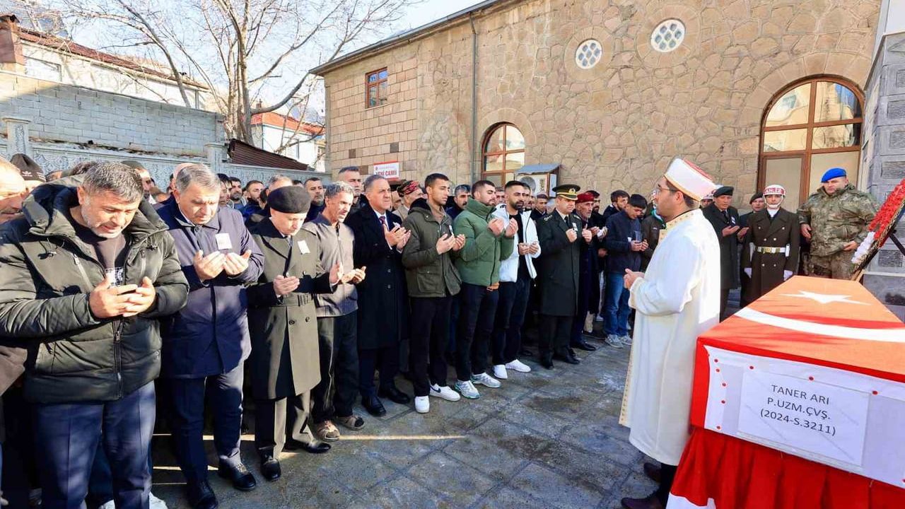 Uzman Çavuş Taner Arı Bingöl'de Son Yolculuğuna Uğurlandı