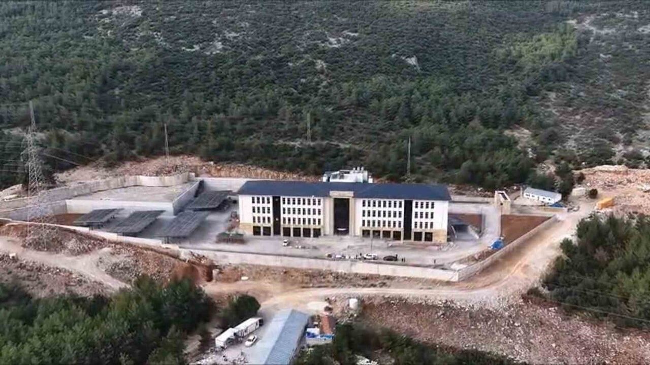 Vali Akbıyık çevreci yeni Çevre Müdürlüğü binasını inceledi