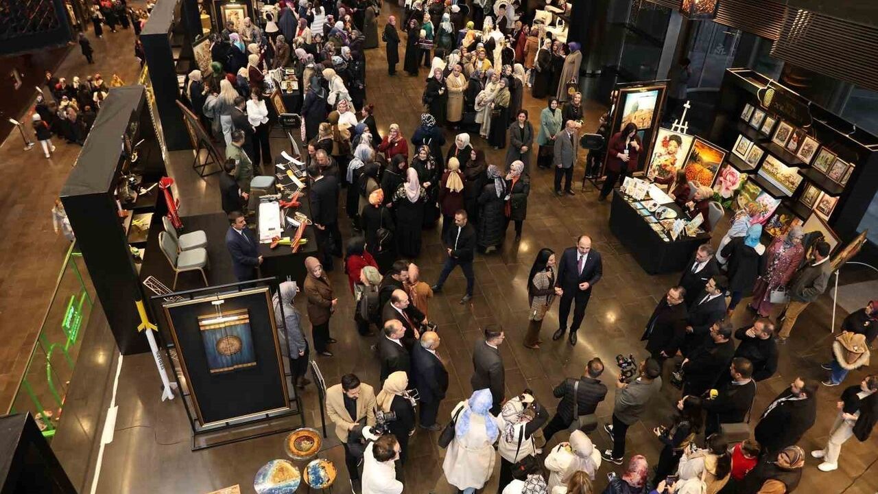 Vali Akın ve Başkan Altay, 17. Altın Dokunuşlar Festivali ile Gazze Hayır Panayırı’nı açtı