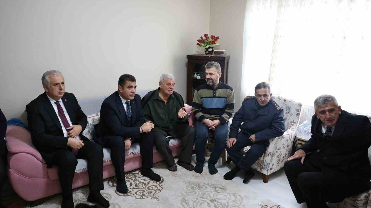 Vali Aslan, Şehit Polis Turgut Külünk’ün Ailesini Ziyaret Etti