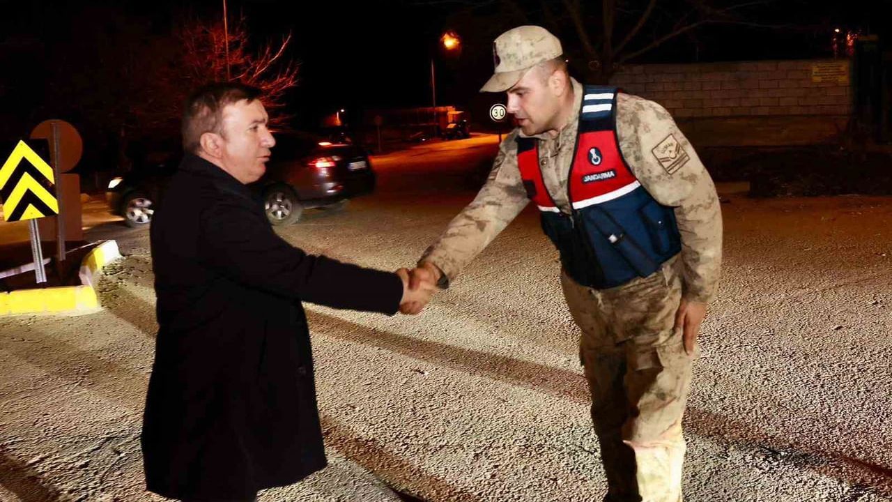 Vali Aydoğdu’dan Ergan Dağı’ndaki Mehmetçiğe Moral Ziyareti