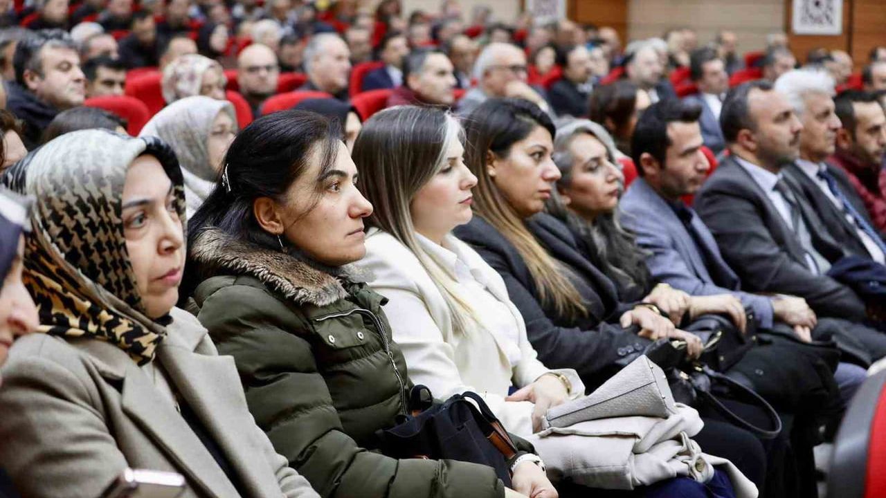 Vali Aydoğdu: Eğitimde rehberlik ve kalbe dokunmanın önemi