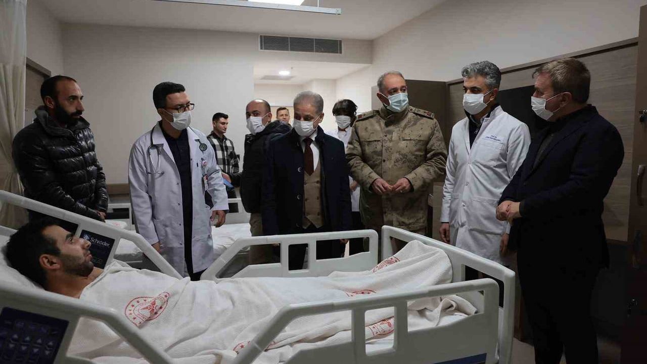 Vali Hamza Aydoğdu Mengücek Gazi Eğitim ve Araştırma Hastanesi'ni ziyaret etti