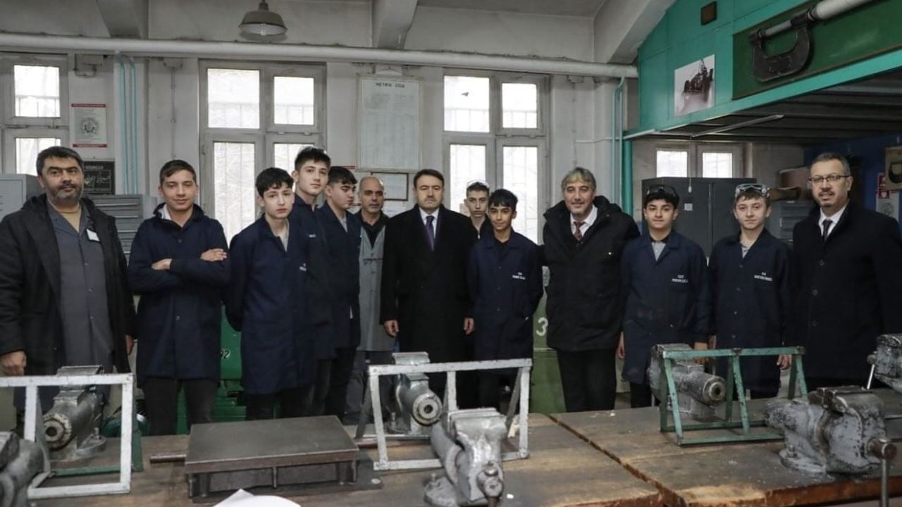 Vali Işın: "Mesleki eğitim üretim, istihdam ve kalkınma açısından büyük önem taşıyor"