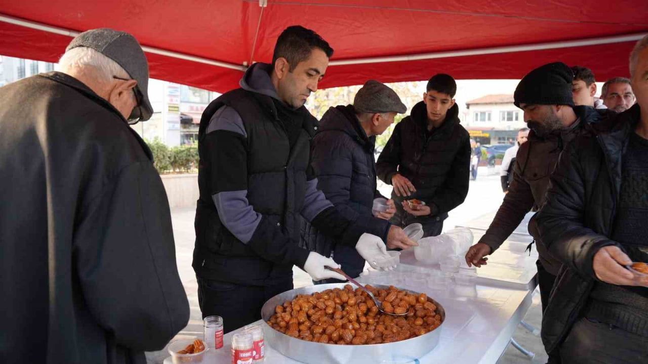 Vali İsmail Ustaoğlu Sındırgı'da yıkım ve geçici ticaret alanını yerinde denetledi