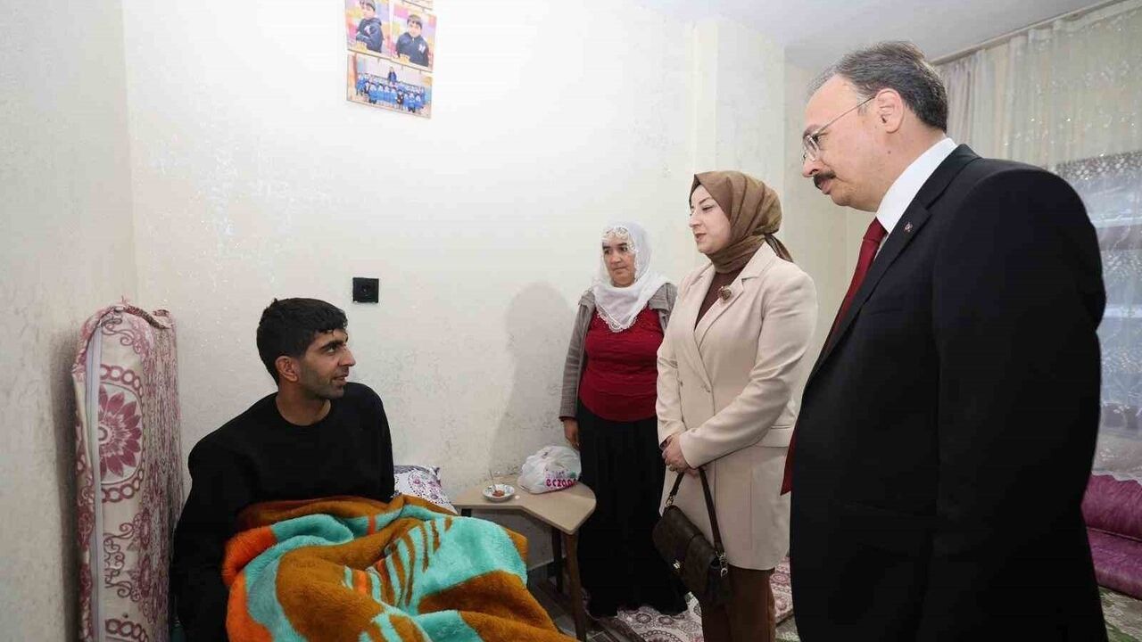 Vali Kızılkaya’dan taziye ziyareti: Kazada hayatını kaybeden vatandaşın ailesine başsağlığı