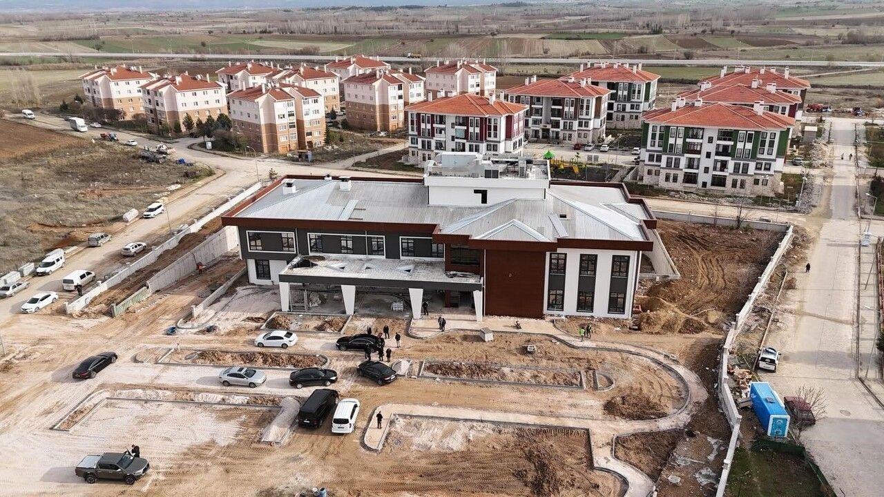 Vali Musa Işın Çavdarhisar Devlet Hastanesi inşaatını inceledi