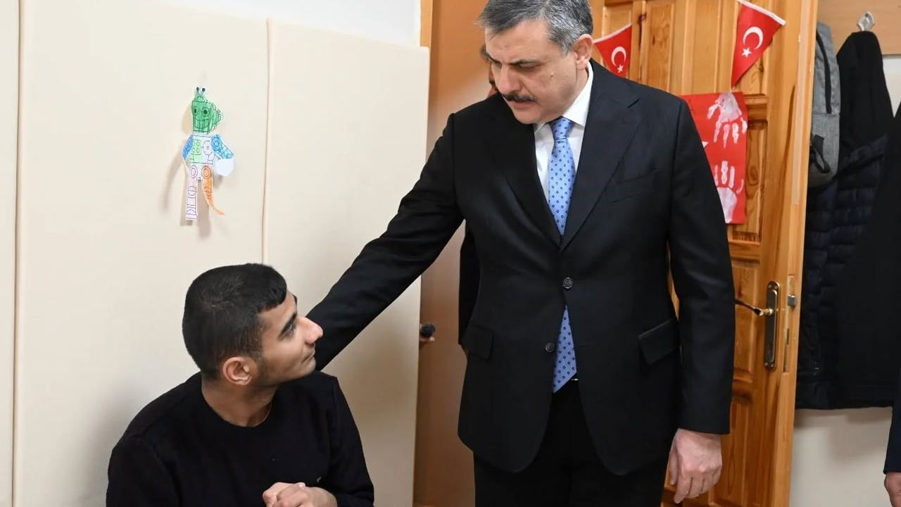 Vali Mustafa Çiftçi, Özel Eğitim Uygulama Okulunu Ziyaret Etti