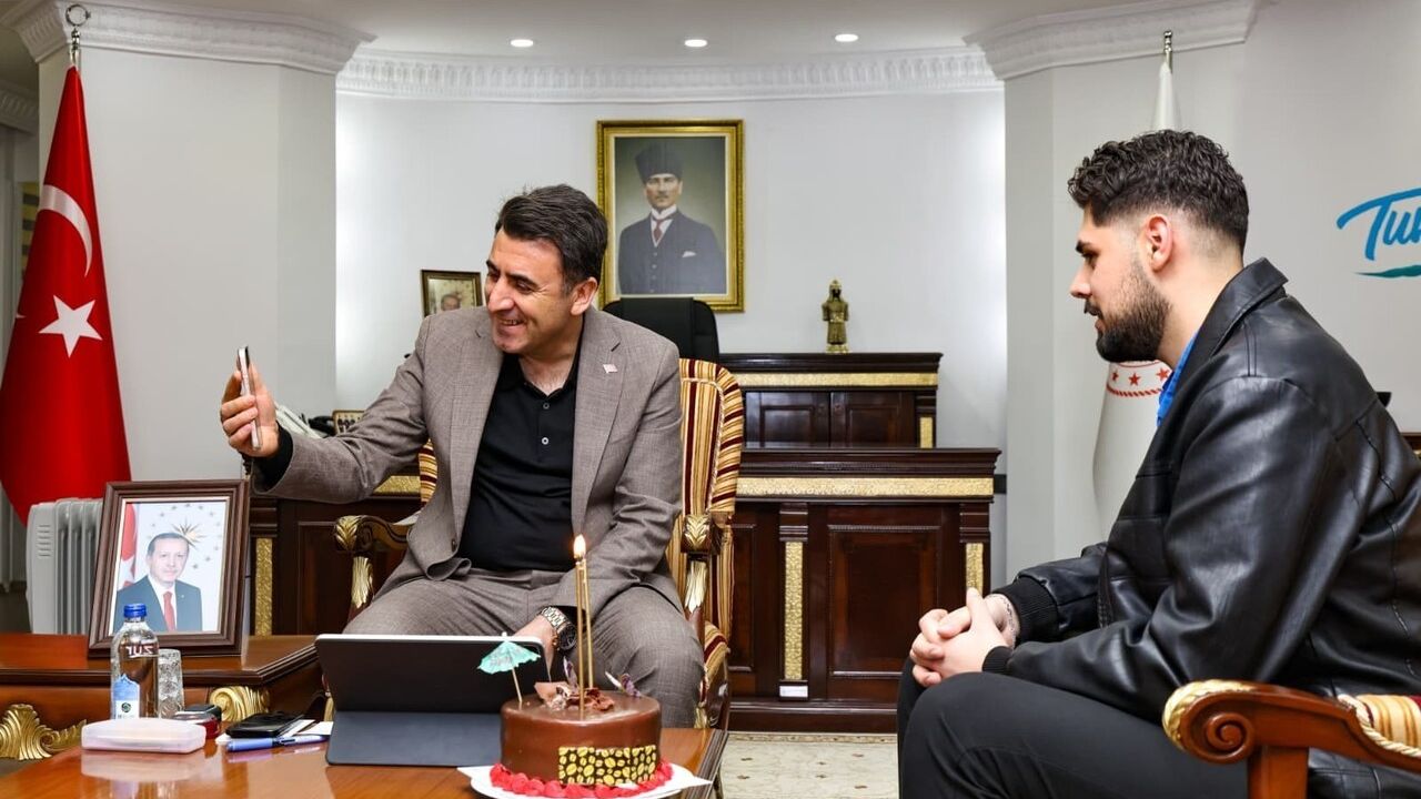 Vali Şefik Aygöl’den üniversite öğrencisine anlamlı doğum günü jesti