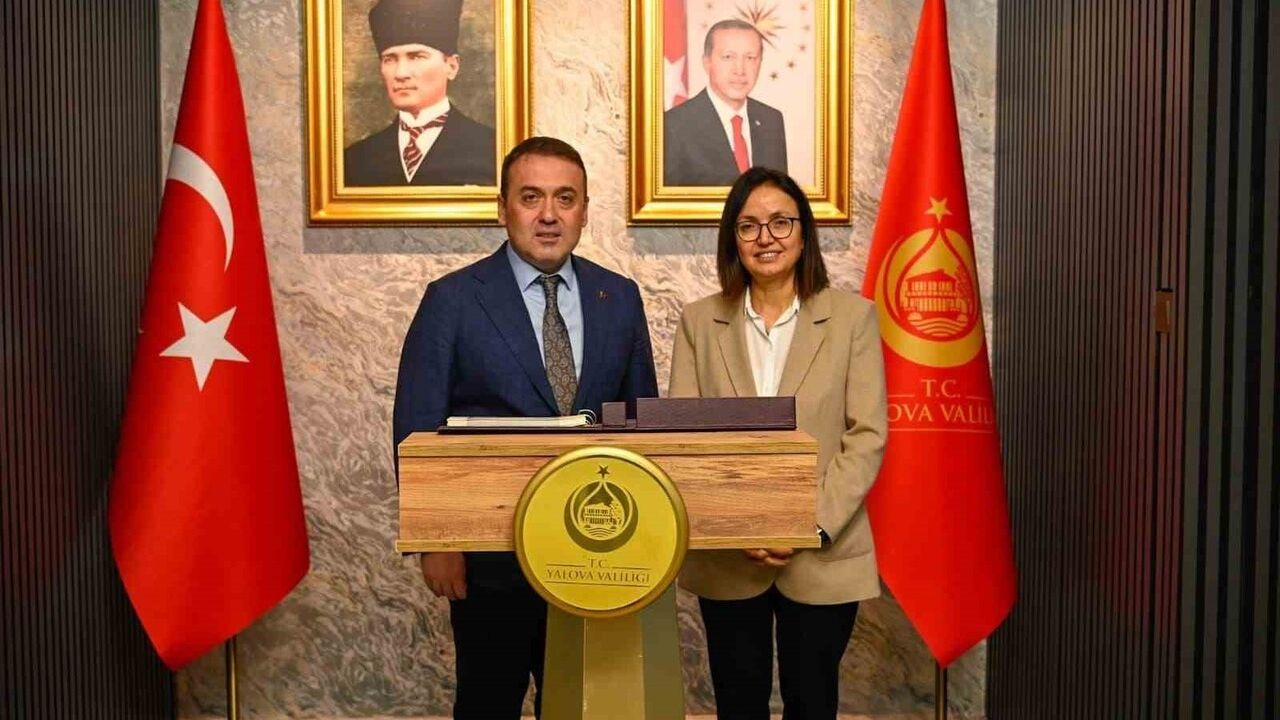 Vali Sözer, Yalova'daki Düzensiz Göçle Mücadele Toplantısına Katıldı