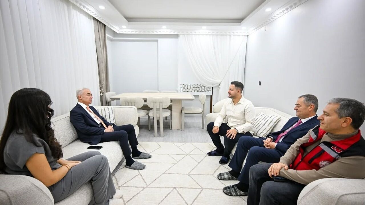 Vali Uğur Turan, 'Evlenecek Gençlerin Desteklenmesi Projesi' ile yuva kuran çiftleri ziyaret etti