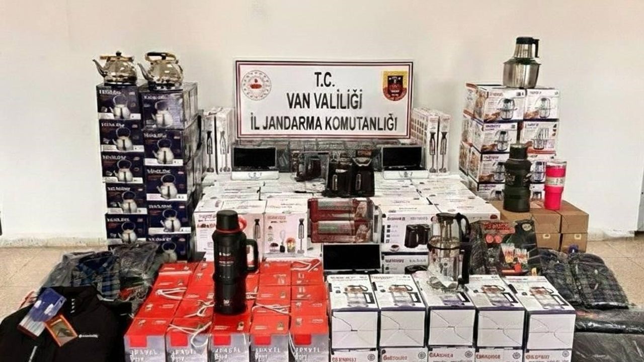 Van'da 1 milyon 560 bin TL değerinde 399 parça gümrük kaçağı ele geçirildi
