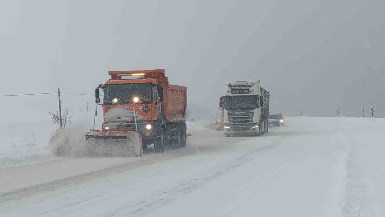 Van'da 266 yerleşim yerinin yolları kar nedeniyle ulaşıma kapandı