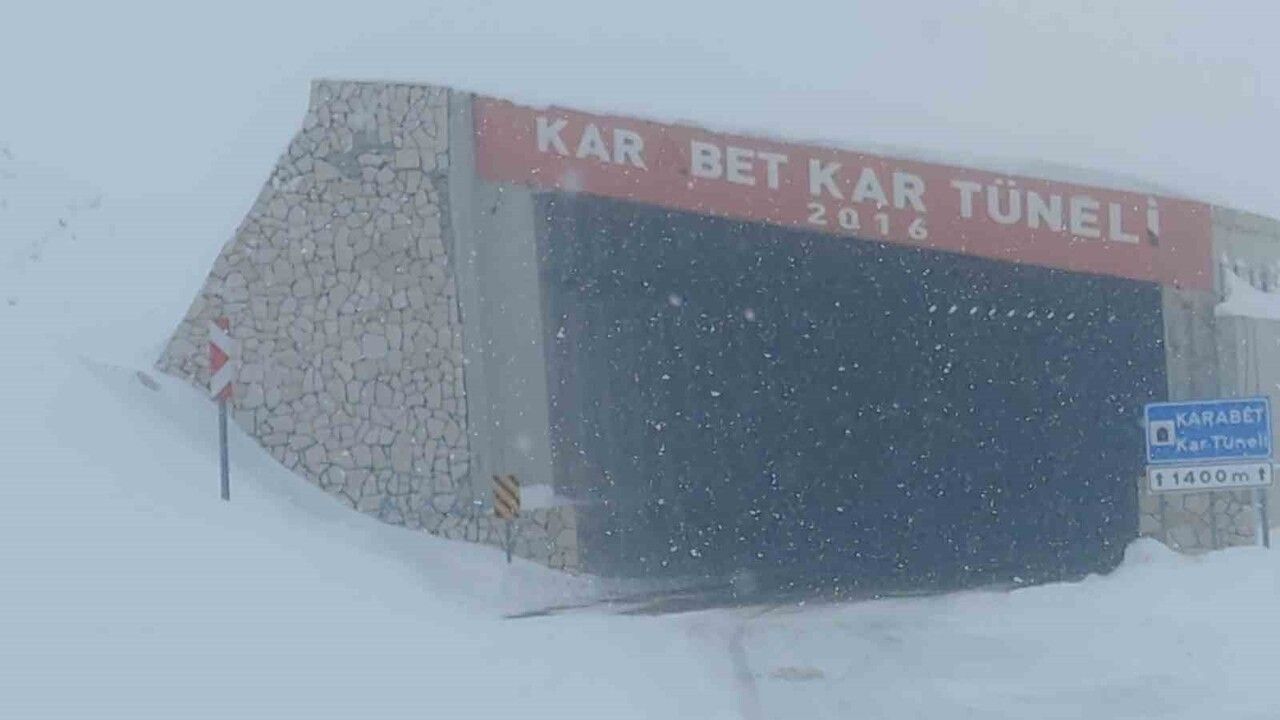 Van'da 28 yerleşim yeri kar nedeniyle ulaşıma kapandı