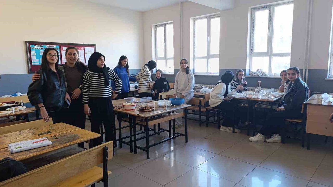 Van'da 3. Meyve Şenliği: Muradiye Bendimahi'de Dayanışma ve Renkli Görüntüler