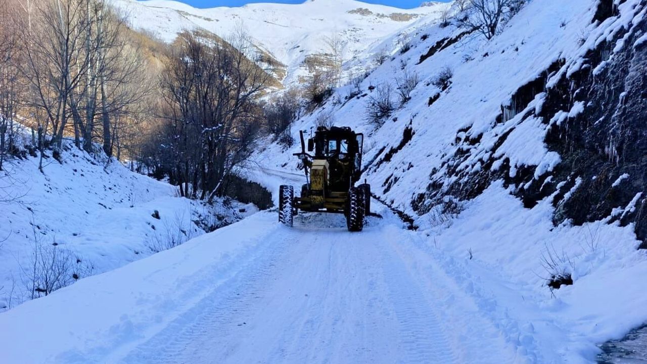 Van’da 35 yerleşim yerinin yolunun açılması için çalışmalar sürüyor