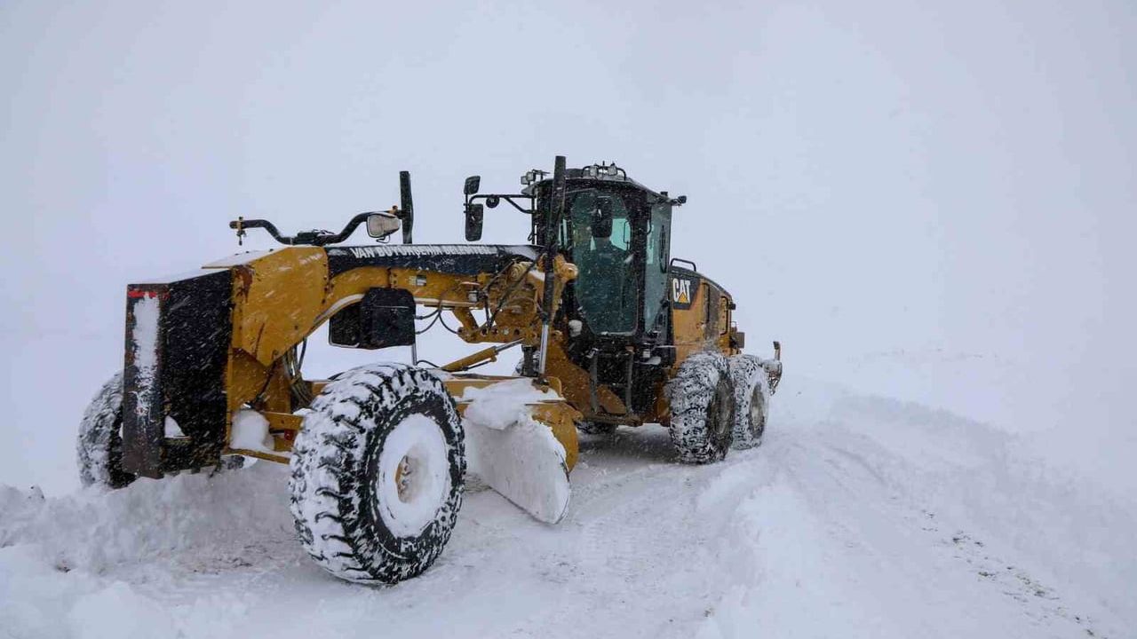 Van'da 569 yerleşim yolunun 506'sı ulaşıma açıldı