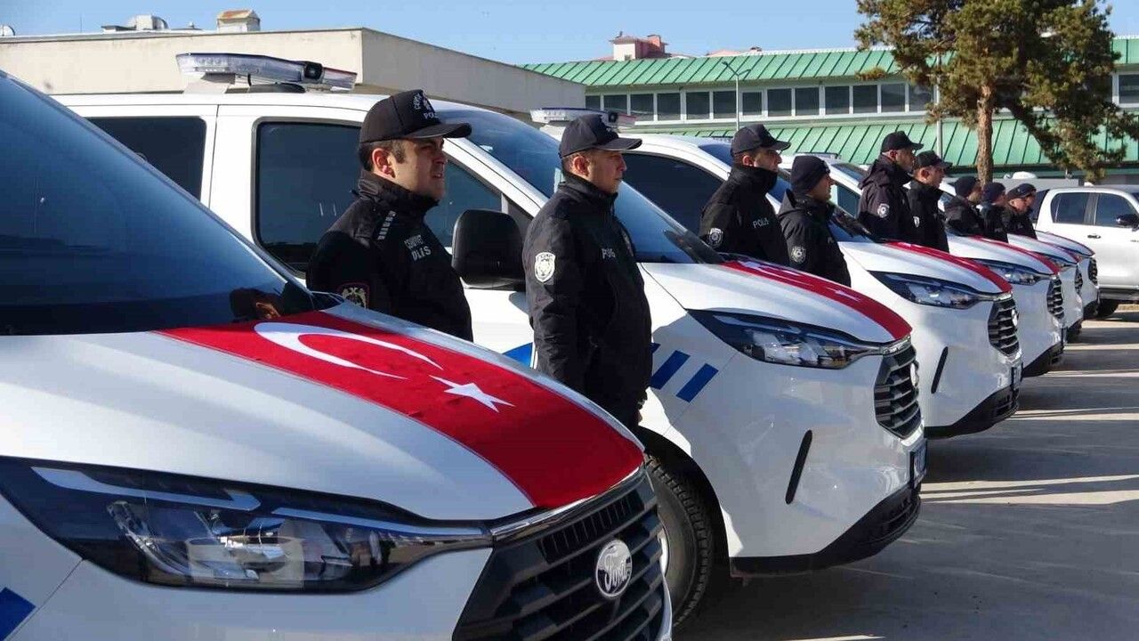 Van Emniyetine Yeni Araçlar Törenle Teslim Edildi