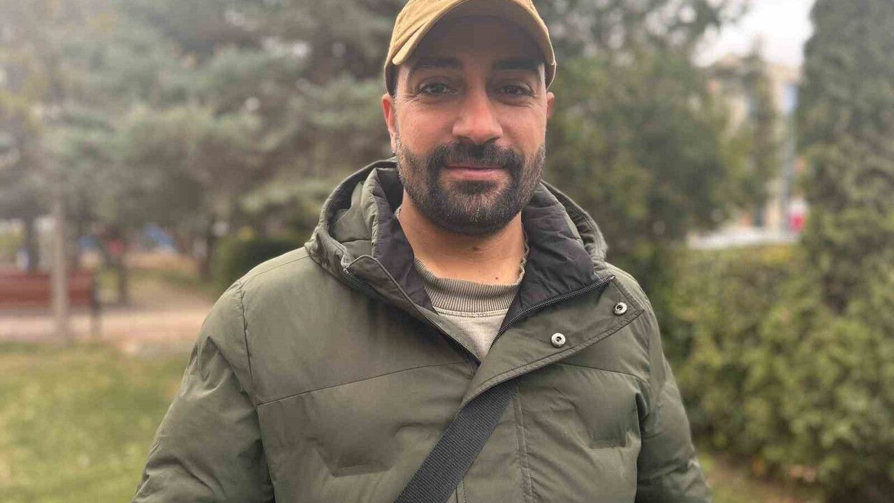 Van Kalesi eteklerinde Van kedisi sandıkları hayvan fare avlayan köpek çıktı