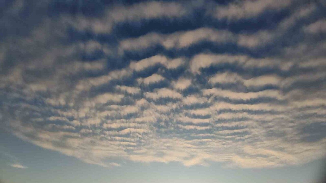 Van semalarında Sirrokümülüs bulutlarının görsel şöleni