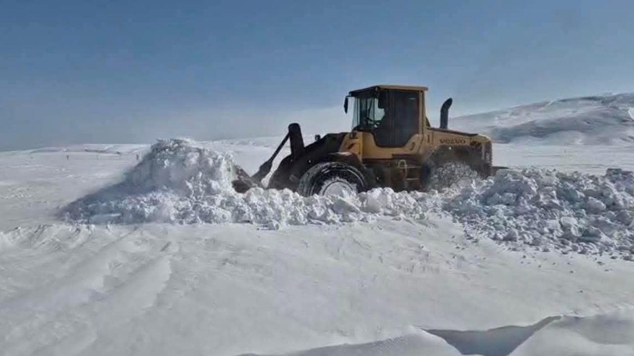 Varto’da 25 köy yolu kar nedeniyle ulaşıma kapandı