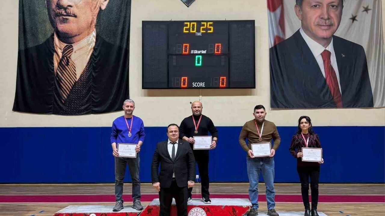 Vezirköprü'de Öğretmenler Günü turnuvaları ödüllerle sona erdi