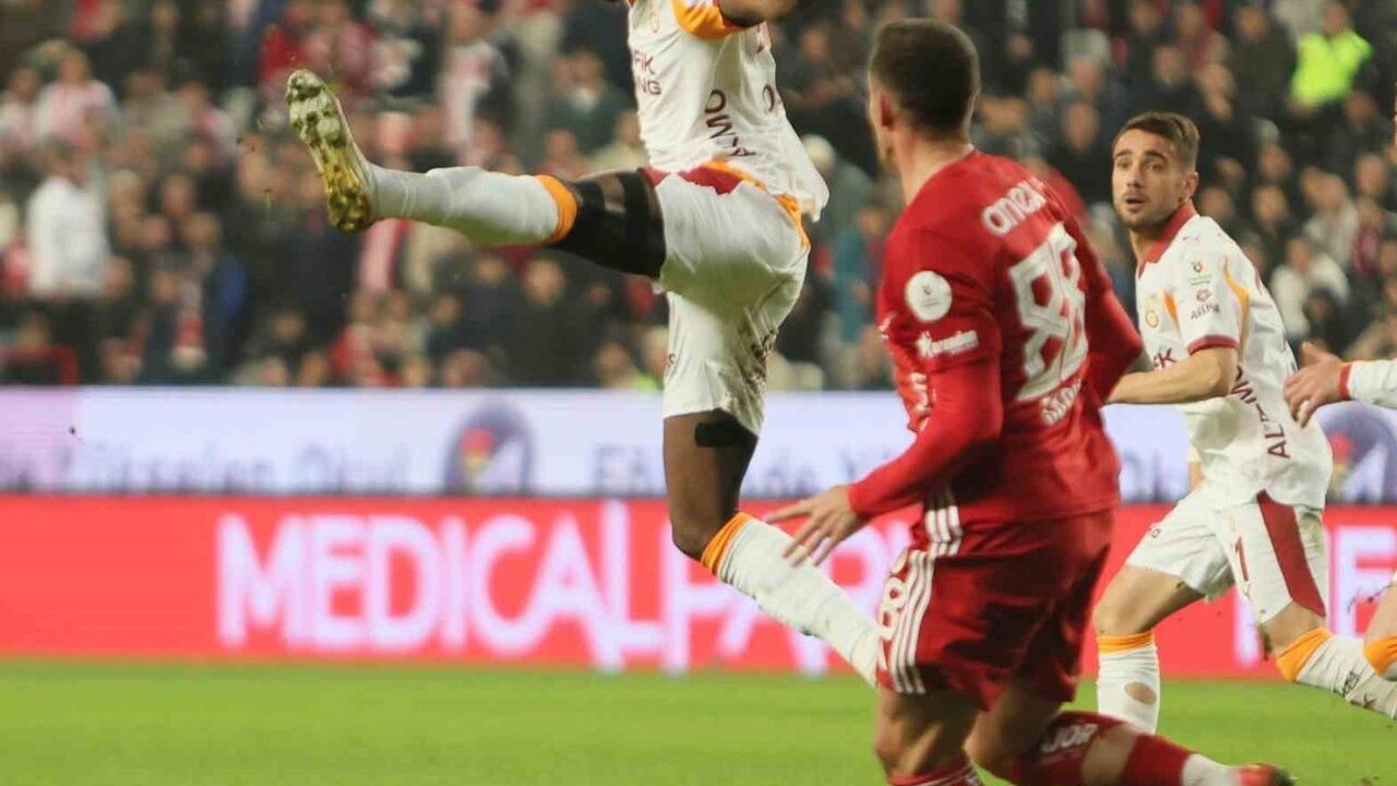Victor Osimhen, Antalyaspor deplasmanında Süper Lig’de 6. golünü attı