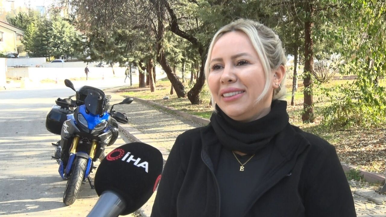 Yağmur Yeşim Akbaş, İspanya'dan Türkiye'ye 4,5 Günde Motosikletle Geldi