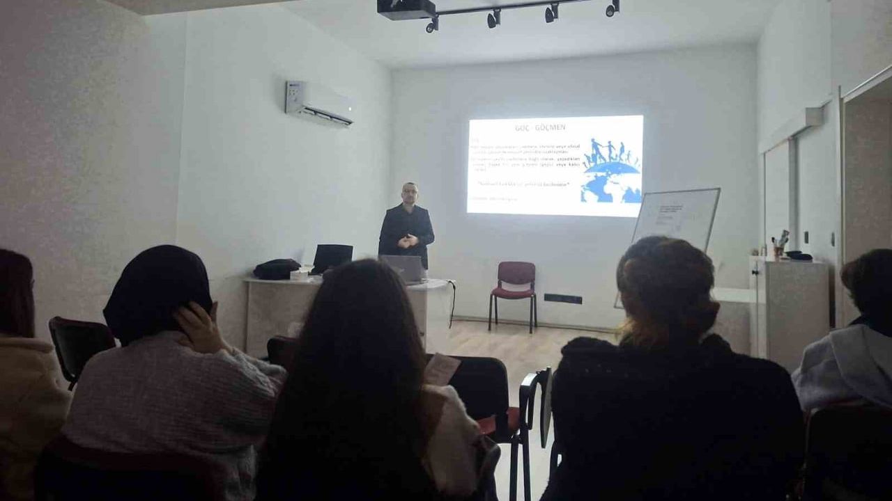 Yakın Doğu Üniversitesi mülteci ve göçmenlere cinsel sağlık ve beslenme eğitimi verdi
