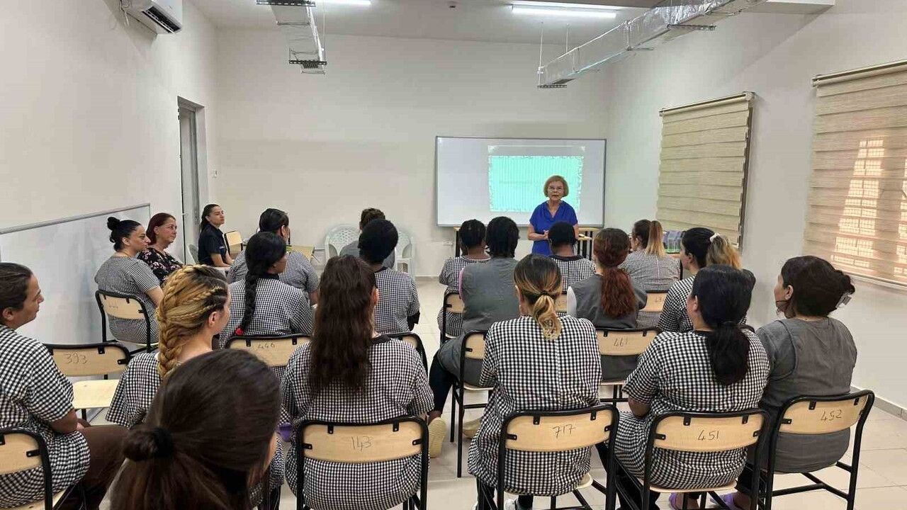 Yakın Doğu Üniversitesi'nden cezaevinde kadın mahkûmlara psikoloji, sağlık ve sanat atölyeleri