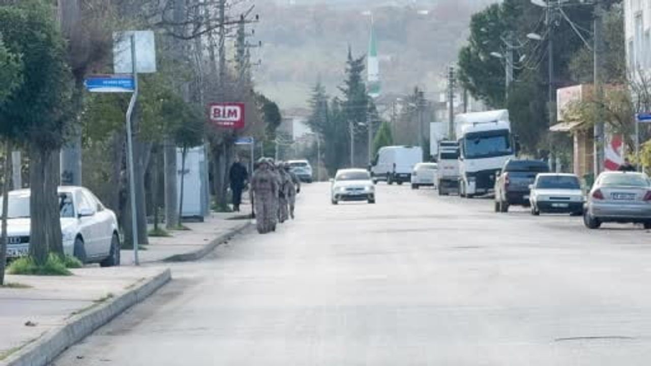 Yalova'da DEAŞ operasyonu sürüyor: 8 polis yaralandı