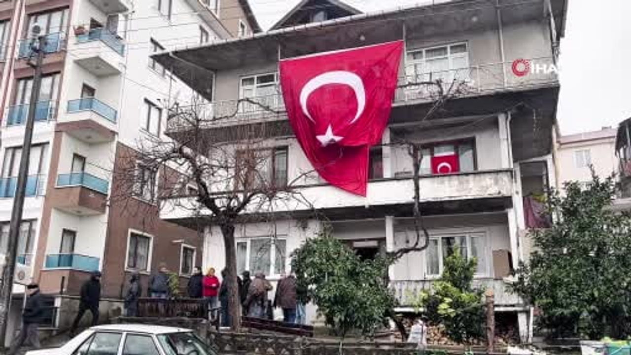 Yalova'da şehit polis Turgut Külünk'ün Akçakoca'daki baba ocağına acı haber ulaştı