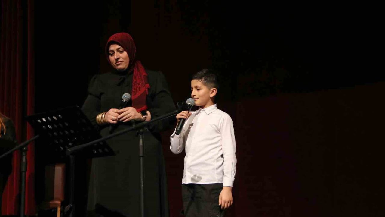 Yavuz Bülent Bakiler anısına Sivas'ta şiir ve müzik dinletisi