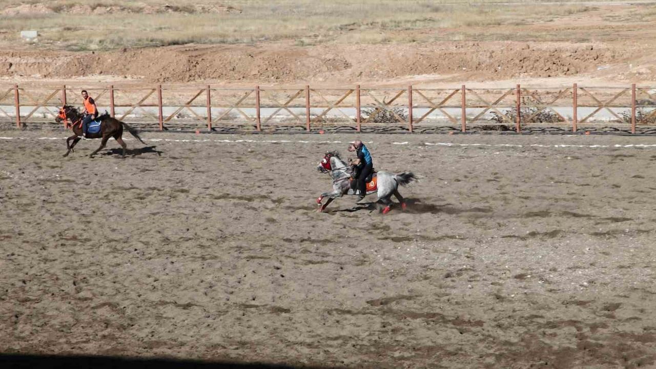 Yazıhan’da Ata Sporu Atlı Cirit Yaşatılıyor