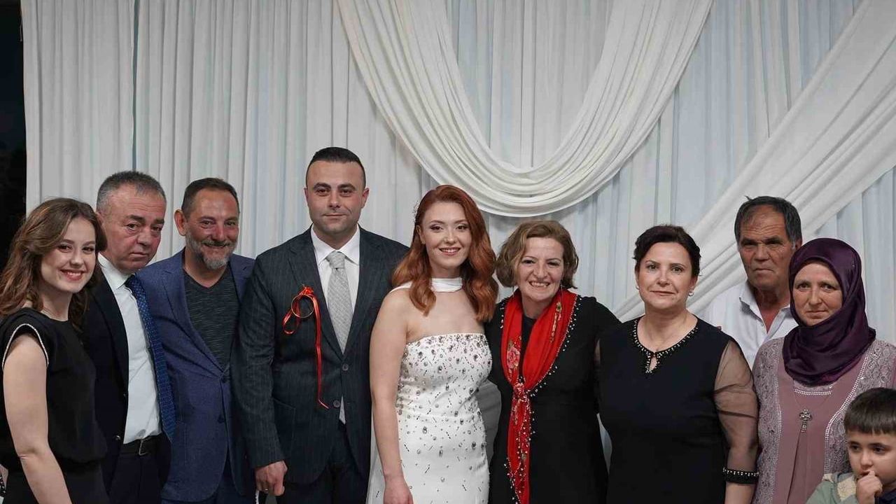 Yazmalı Efe Melike Basmacı, Kazım Acıkara'nın Nişanında