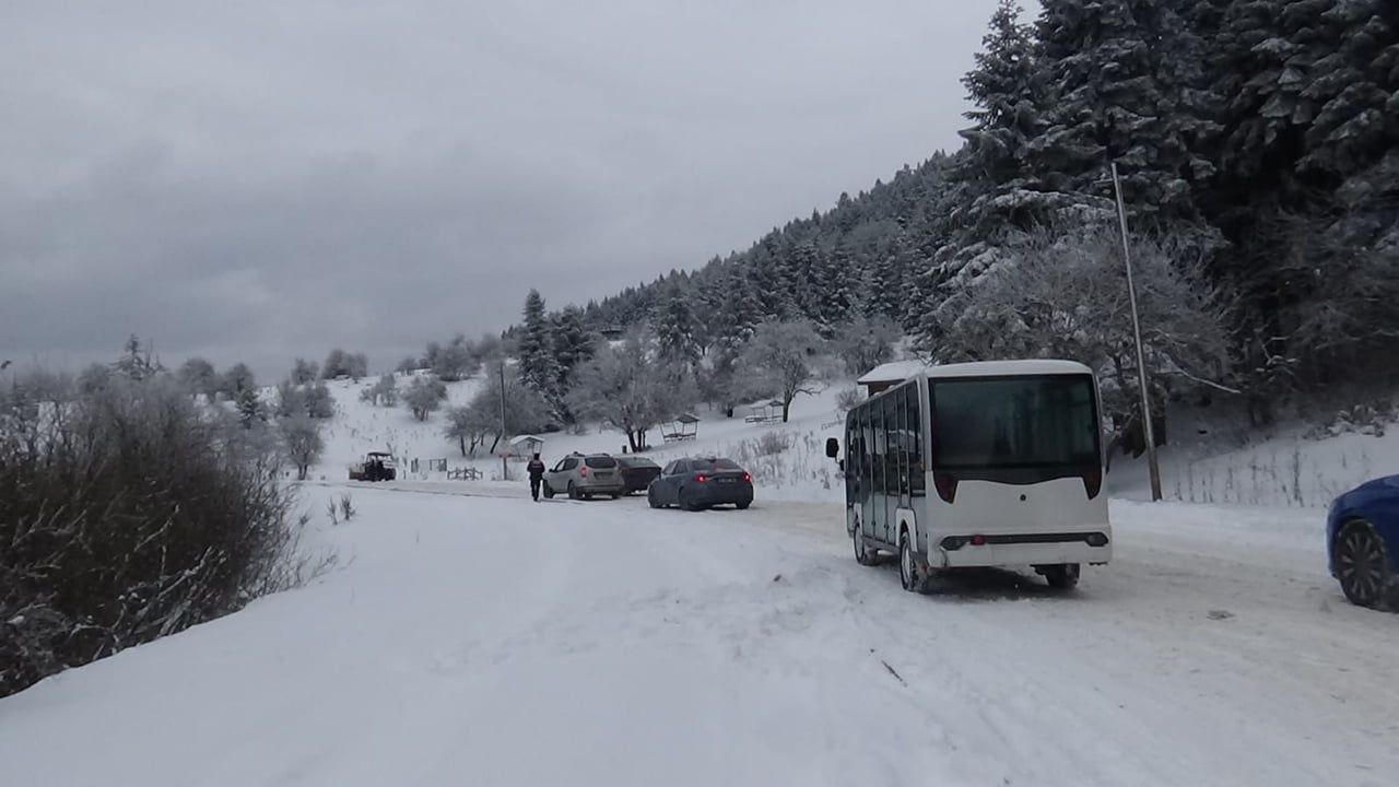 Yedigöller Milli Parkı yolu buzlanma nedeniyle geçici olarak kapatıldı