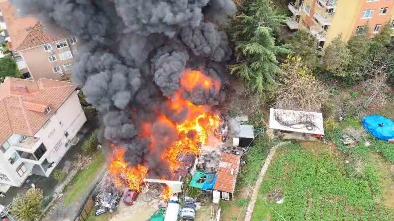 Yeniköy'de oto tamirhanesi deposunda yangın: Dükkan kullanılamaz hale geldi