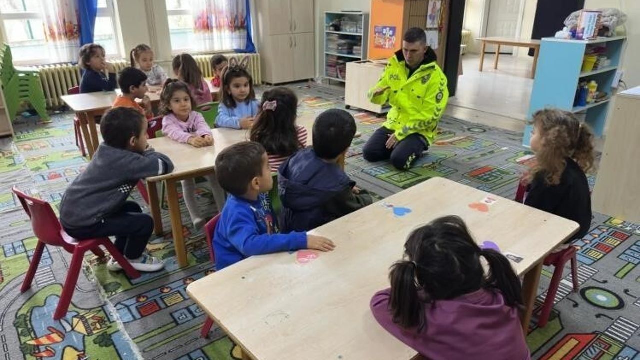 Yenipazar'da jandarma ve emniyetten güvenlik ve trafik bilinci eğitimi