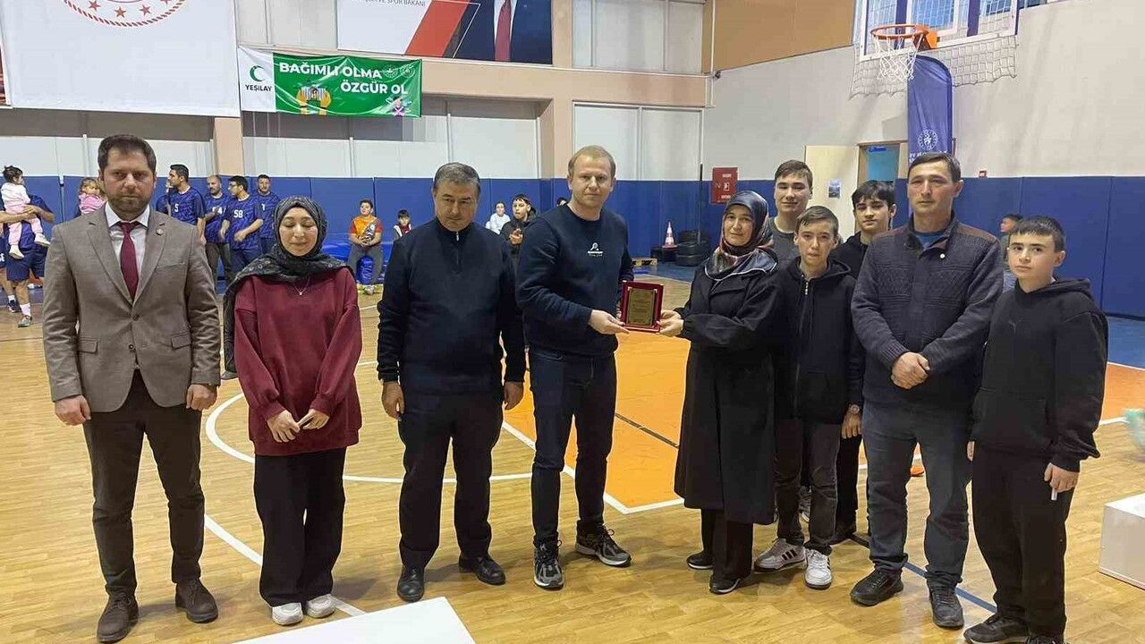 Yeşilhisar Kaymakamlığı Harun Akkaş Kurumlar Arası Voleybol Turnuvası Sona Erdi