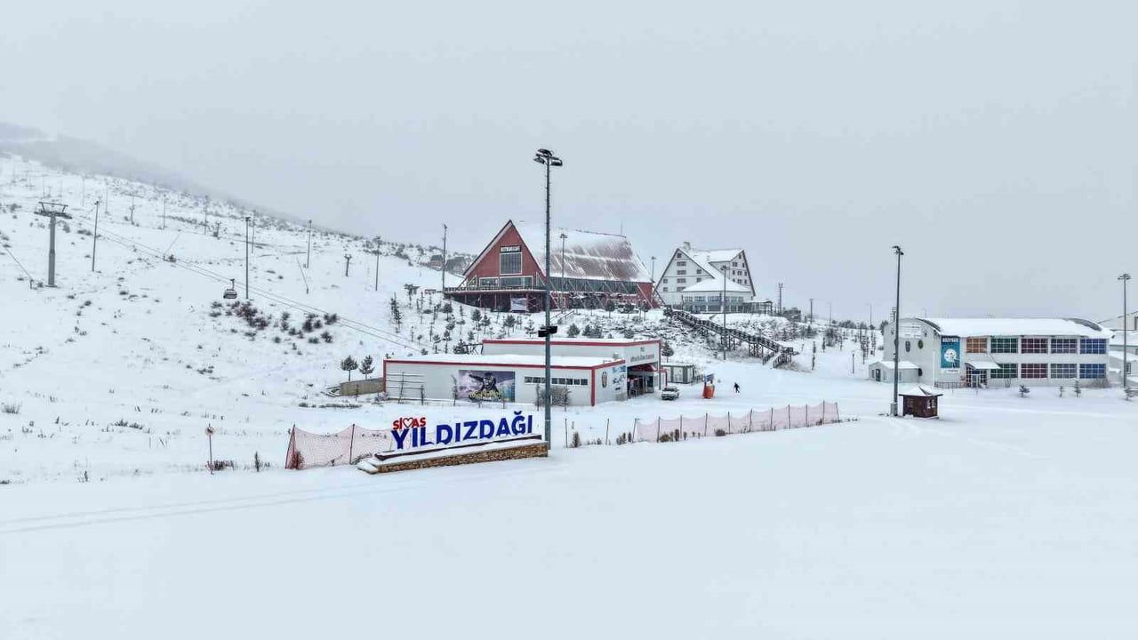 Yıldız Dağı'nda kar kalınlığı 15 santimetreye ulaştı