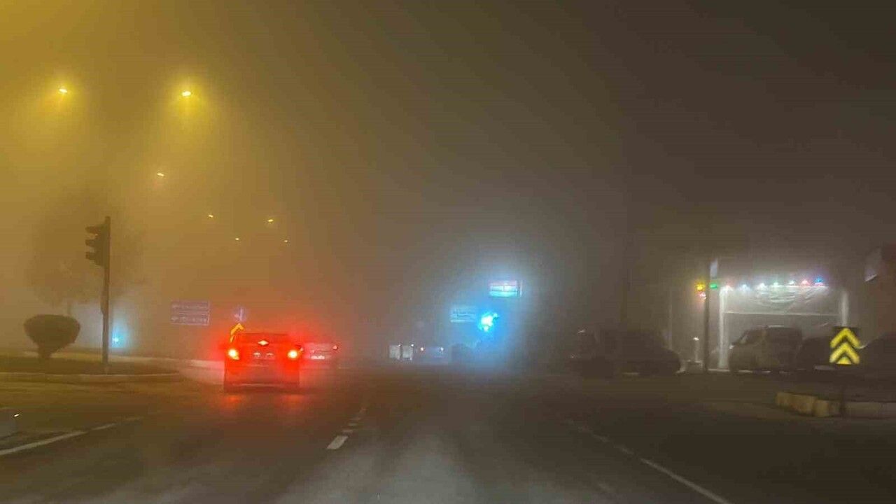 Yoğun Sis Adıyaman’da Görüşü 5 Metreye Kadar Düşürdü