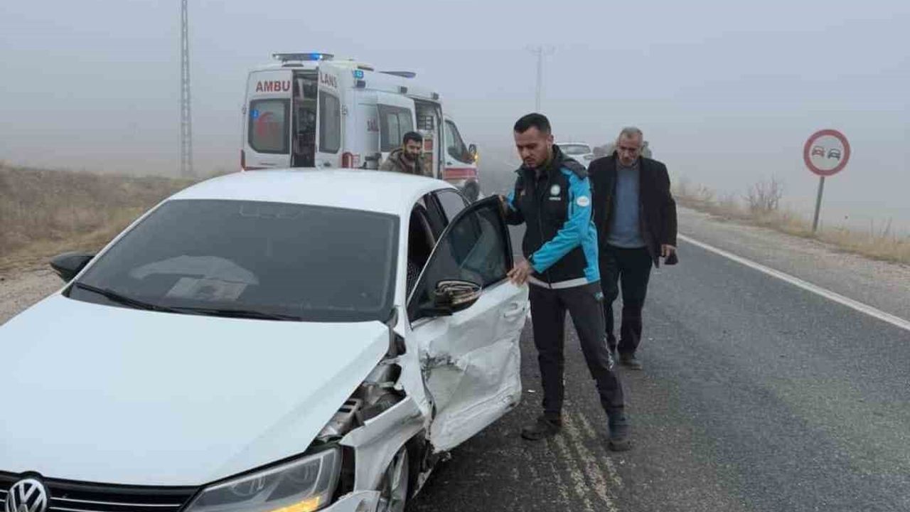 Yoğun sis Elazığ-Baskil yolunda kazaya yol açtı: 1 yaralı