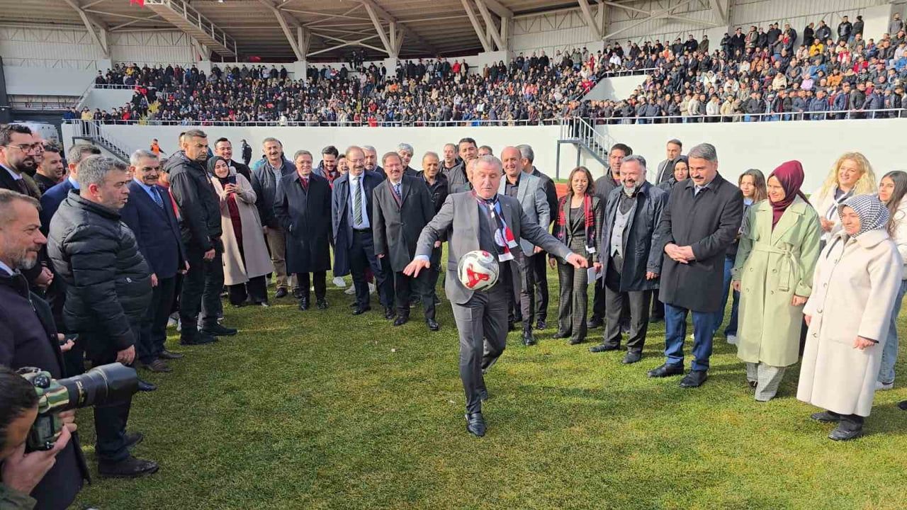 Yozgat Şehir Stadyumu Osman Aşkın Bak'ın Katılımıyla Açıldı