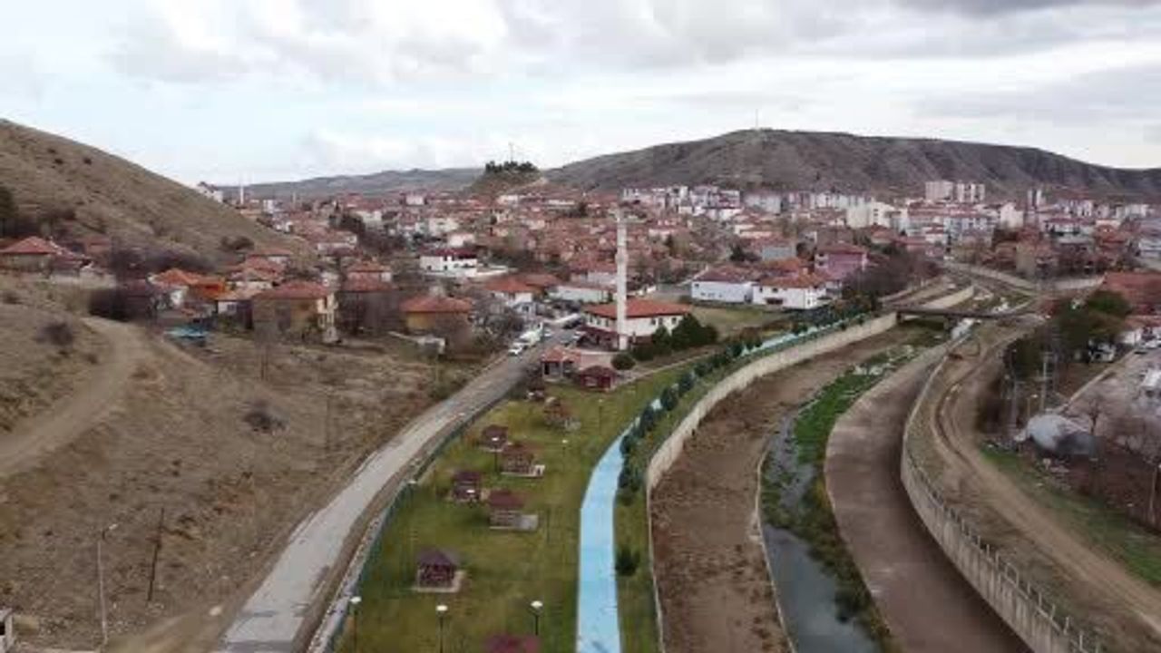 Yozgat’ta kanatlı üreticisi Hasan Şahan binlerce hayvan üretiyor